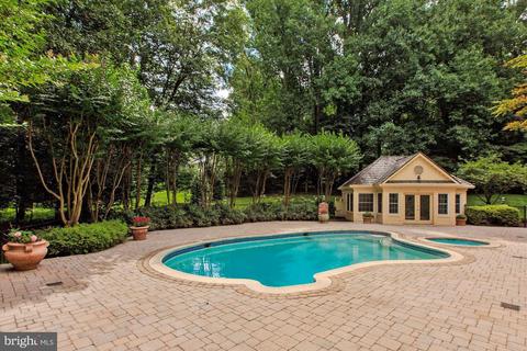 1125 Brook Valley Ln, Mclean, VA 22102 photo 2