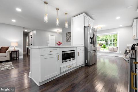5611 Ravenel Ln, Springfield, VA 22151 photo 2