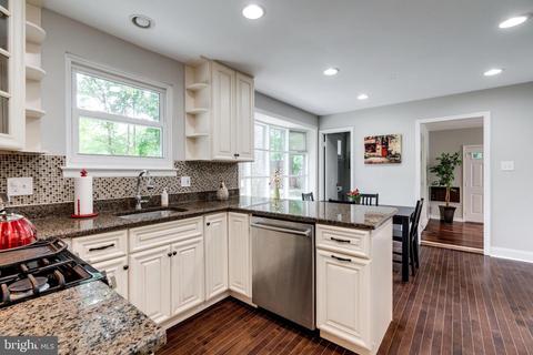 8430 Thames St, Springfield, VA 22151 photo 8