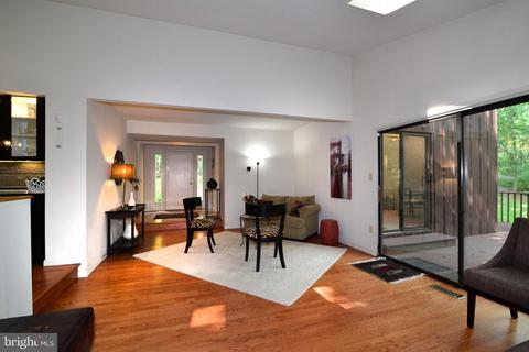 11137 Glade Dr, Reston, VA 20191 photo 6