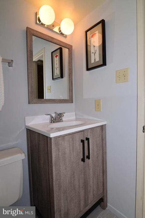 11137 Glade Dr, Reston, VA 20191 photo 48