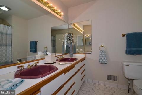 11137 Glade Dr, Reston, VA 20191 photo 32