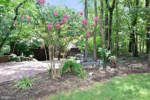 11137 Glade Dr, Reston, VA 20191 photo 2