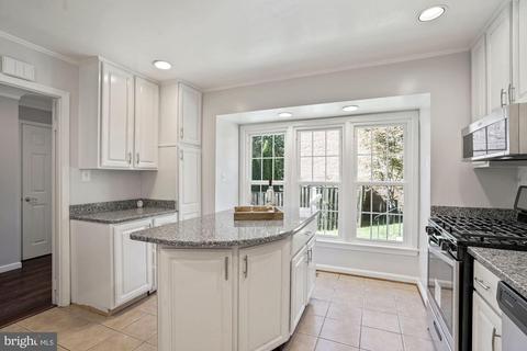 9029 Blarney Stone Dr, Springfield, VA 22152 photo 6