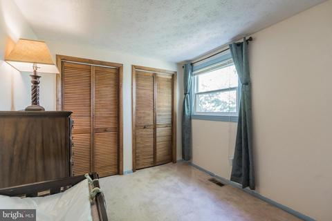 8246 Crestmont Cir, Springfield, VA 22153 photo 12