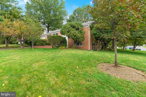 1747 Great Falls St, Mclean, VA 22101 photo 2