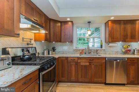 8807 Dianne Pl, Springfield, VA 22152 photo 6