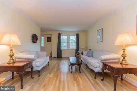 8807 Dianne Pl, Springfield, VA 22152 photo 3