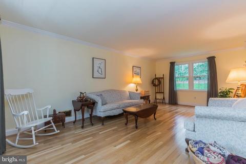 8807 Dianne Pl, Springfield, VA 22152 photo 4