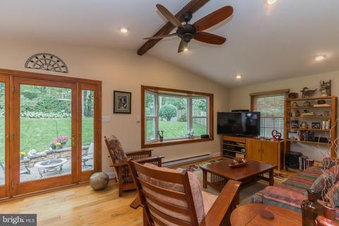 8807 Dianne Pl, Springfield, VA 22152 photo 10