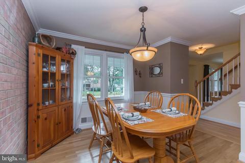 8807 Dianne Pl, Springfield, VA 22152 photo 5