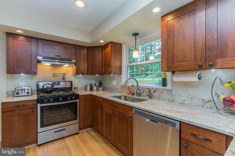 8807 Dianne Pl, Springfield, VA 22152 photo 7