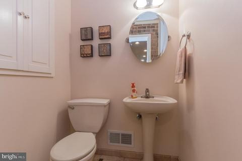 8807 Dianne Pl, Springfield, VA 22152 photo 14