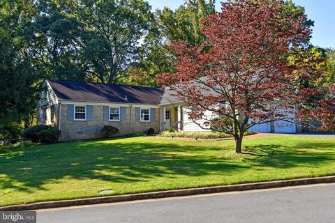 7905 Stirrup Cup Ln, Mclean, VA 22102 photo 2