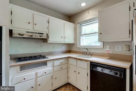 7410 Long Pine Dr, Springfield, VA 22151 photo 28