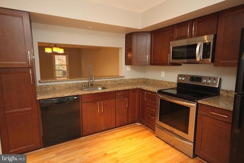 8533 Gambel Oak Dr, Springfield, VA 22153 photo 2