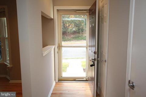 8533 Gambel Oak Dr, Springfield, VA 22153 photo 9