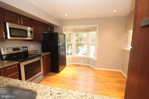 8533 Gambel Oak Dr, Springfield, VA 22153 photo 4