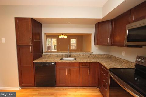 8533 Gambel Oak Dr, Springfield, VA 22153 photo 3