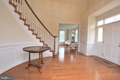8010 Byrnwood Ct, Mclean, VA 22102 photo 3