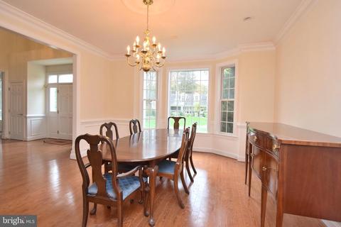 8010 Byrnwood Ct, Mclean, VA 22102 photo 9