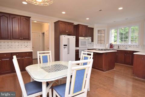 8010 Byrnwood Ct, Mclean, VA 22102 photo 16