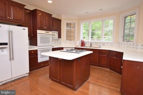 8010 Byrnwood Ct, Mclean, VA 22102 photo 14