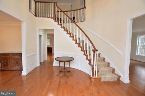 8010 Byrnwood Ct, Mclean, VA 22102 photo 4