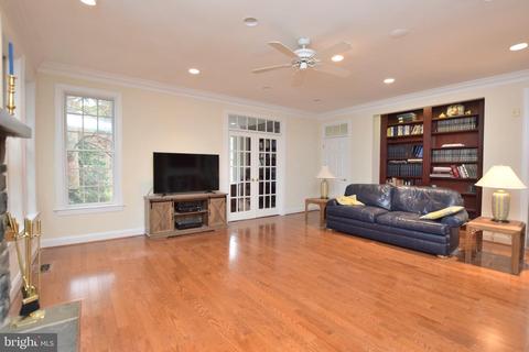 8010 Byrnwood Ct, Mclean, VA 22102 photo 12