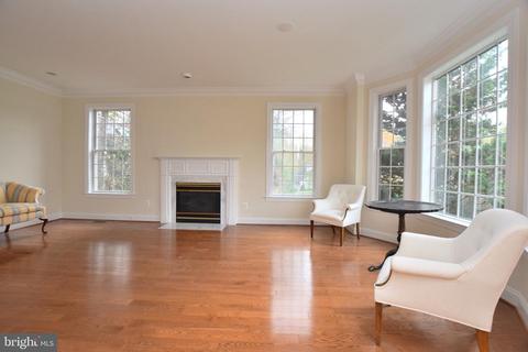8010 Byrnwood Ct, Mclean, VA 22102 photo 6