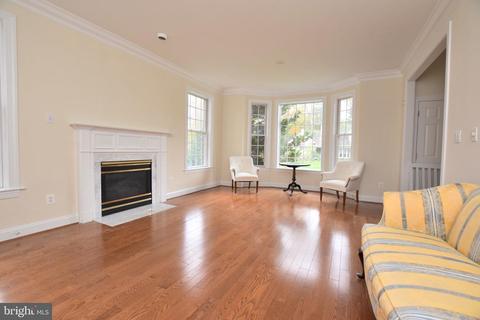8010 Byrnwood Ct, Mclean, VA 22102 photo 5