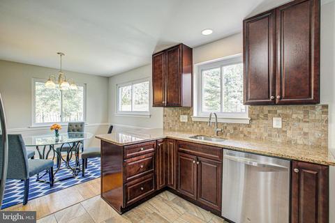 7505 Lauralin Pl, Springfield, VA 22150 photo 11