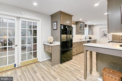 7429 Long Pine Dr, Springfield, VA 22151 photo 9