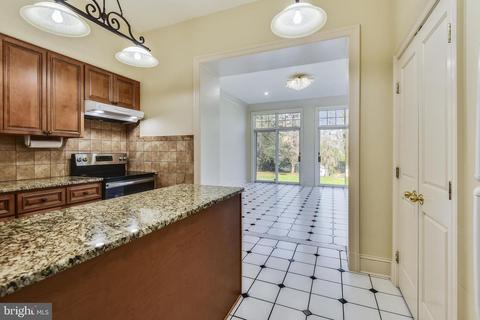 7798 Karen Forest Dr, Mclean, VA 22102 photo 8