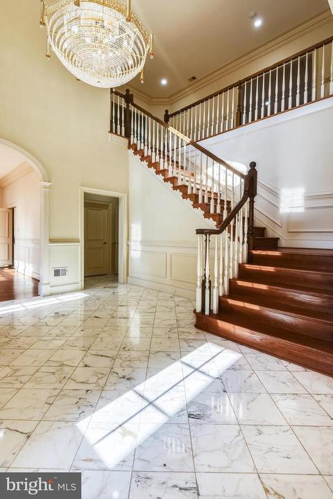 7798 Karen Forest Dr, Mclean, VA 22102 photo 2