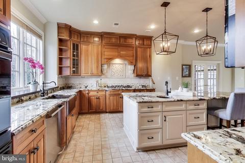 8893 Windy Ridge Way, Mclean, VA 22102 photo 23