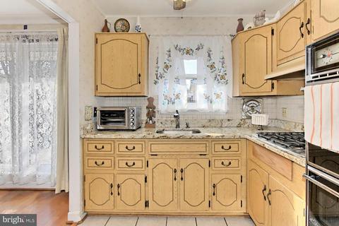 6907 Constance Dr, Springfield, VA 22150 photo 18