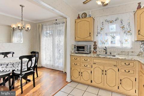 6907 Constance Dr, Springfield, VA 22150 photo 17