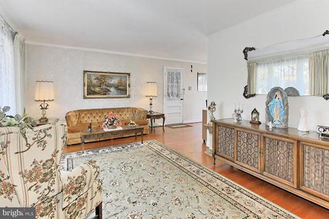 6907 Constance Dr, Springfield, VA 22150 photo 4