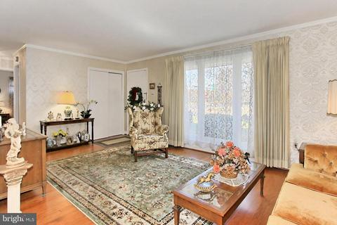 6907 Constance Dr, Springfield, VA 22150 photo 8