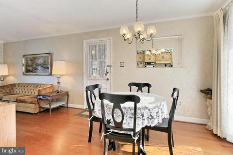 6907 Constance Dr, Springfield, VA 22150 photo 12