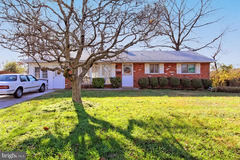 6907 Constance Dr, Springfield, VA 22150 photo 2