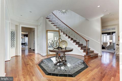 7826 Swinks Mill Ct, Mclean, VA 22102 photo 4