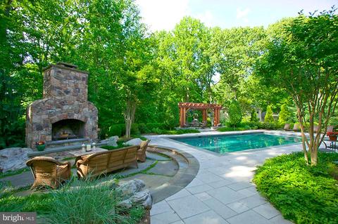 7826 Swinks Mill Ct, Mclean, VA 22102 photo 1
