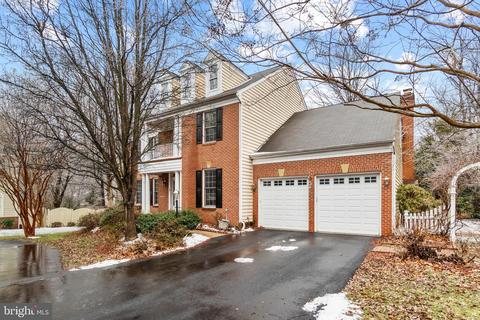 5402 Backlick Woods Ct, Springfield, VA 22151 photo 2