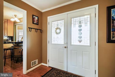 6823 Reynard Dr, Springfield, VA 22152 photo 9