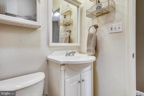 6823 Reynard Dr, Springfield, VA 22152 photo 36