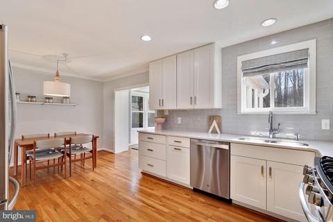 8505 Thames St, Springfield, VA 22151 photo 9