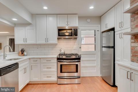 7651 Long Pine Dr, Springfield, VA 22151 photo 2