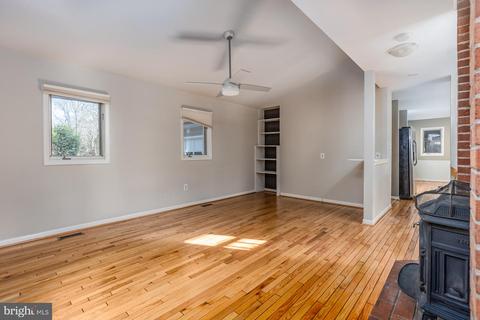 7219 Calamo St, Springfield, VA 22150 photo 4